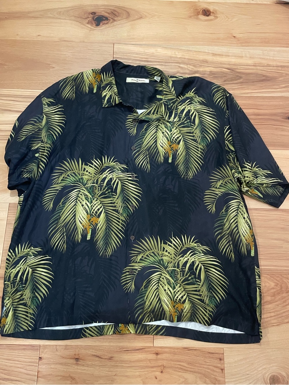 Tommy Bahama Black Short-Sleeve Palm Print Button-Down Shirt 100% silk